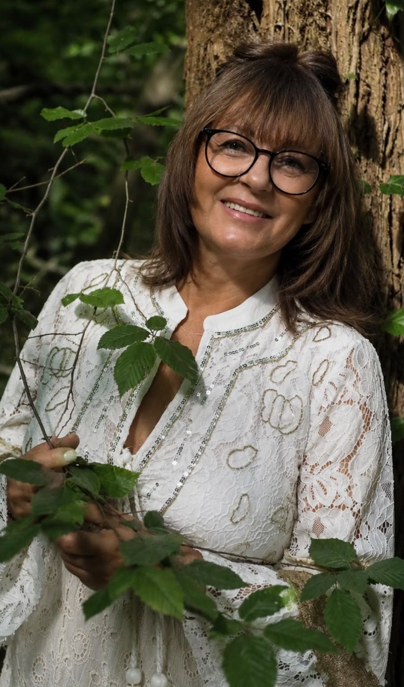 Sandra Moorhouse beim Lenormand-Kartenlegen